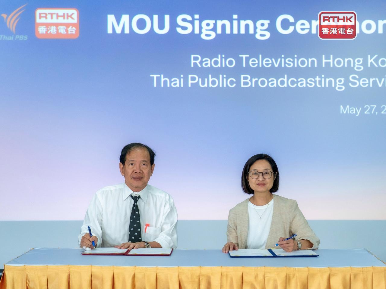 Angelina Kwan attends a signing ceremony with Thai Public Broadcasting Service chief Vanchai Tantivitayapitak. Photo: RTHK