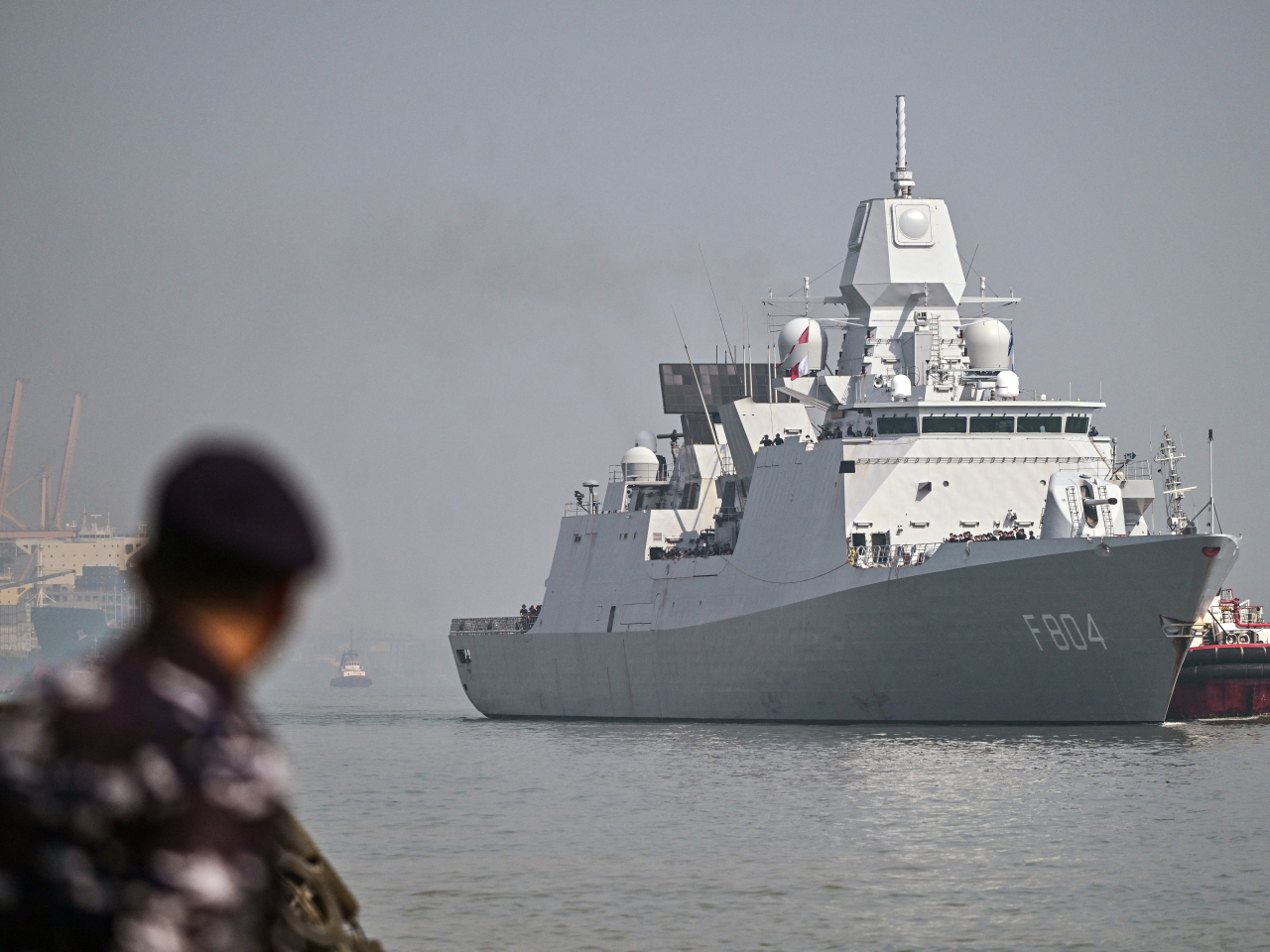 蔣斌指荷蘭艦載直升機非法侵闖中國西沙群島領空。圖為德魯伊特號護衛艦。（法新社資圖片）