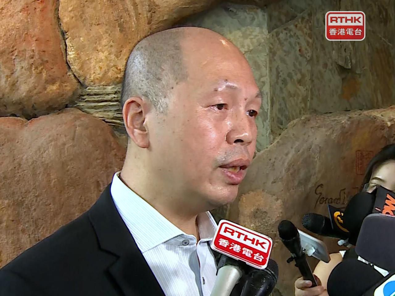 蔡冠龍表示，今次的薪酬趨勢淨指標數字是「比較不錯」。（張連登攝）