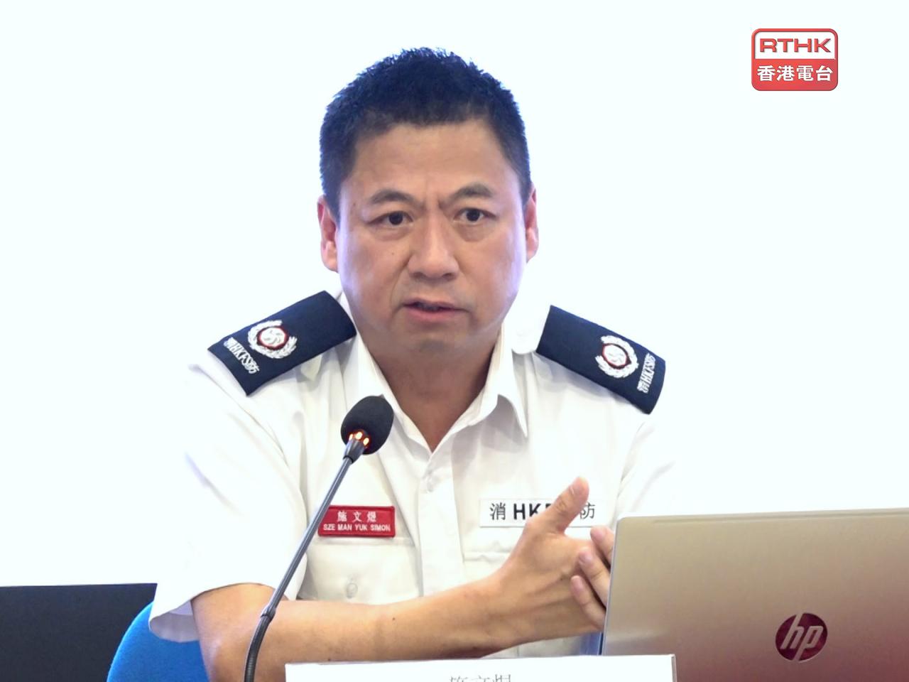 施文煜表示，在大廈的公眾地方及單位均安裝無線複合火警偵測器後，系統監控平台會24小時運作，監測每一個火警偵測器的狀態。（施華駿攝）