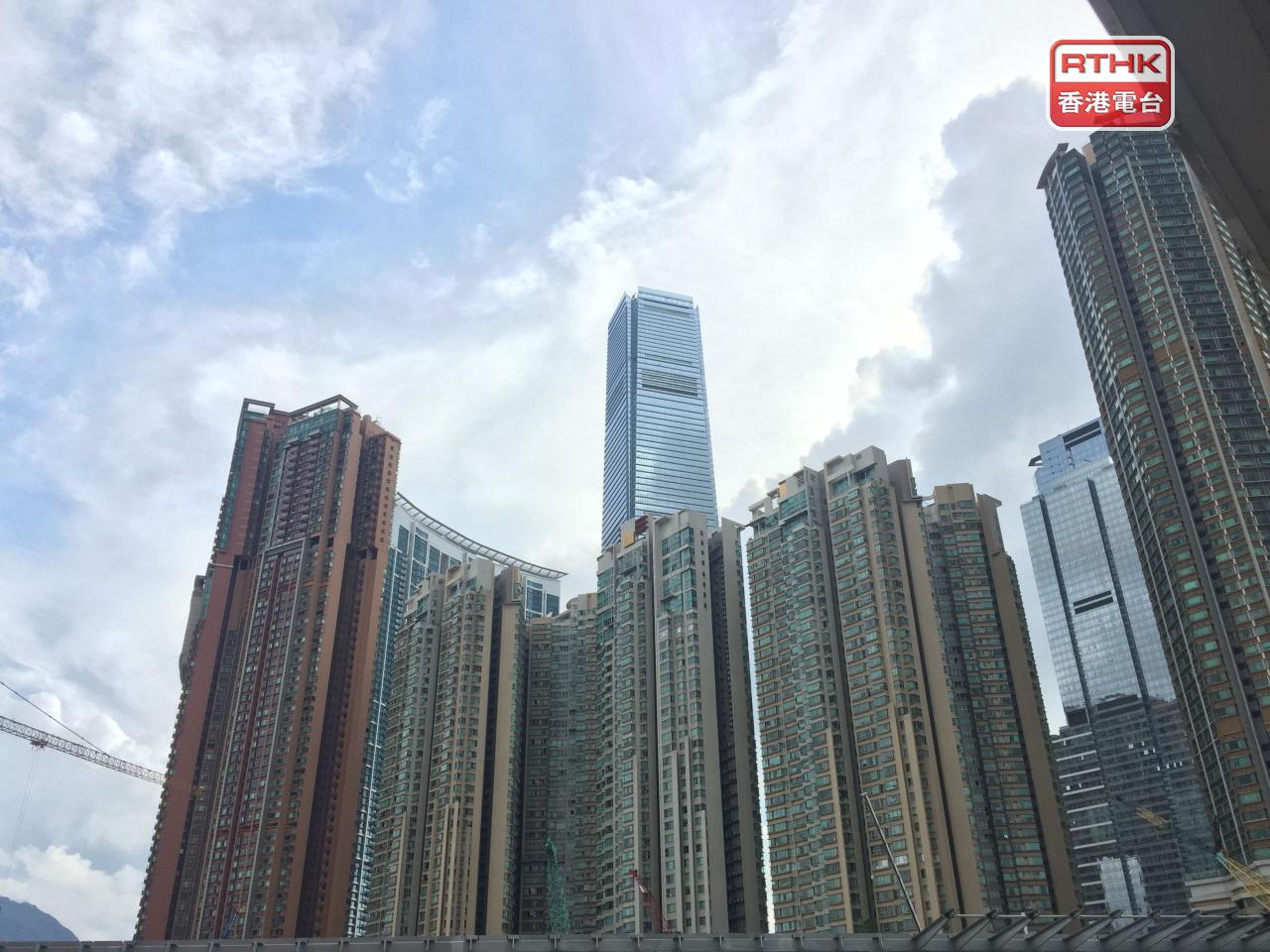 4月住宅按揭貸款新申請9541宗，按月減少7.5%，新批出貸款額跌9%。（港台圖片）