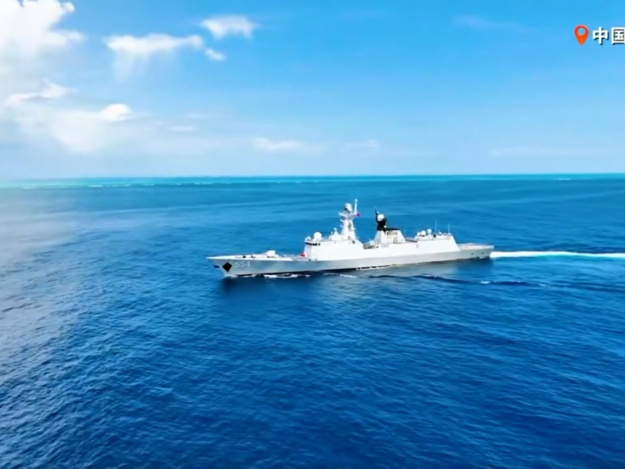解放軍南部戰區組織海空兵力，在中國黃岩島領海領空及周邊海空域，開展戰備警巡。（央視片段截圖）