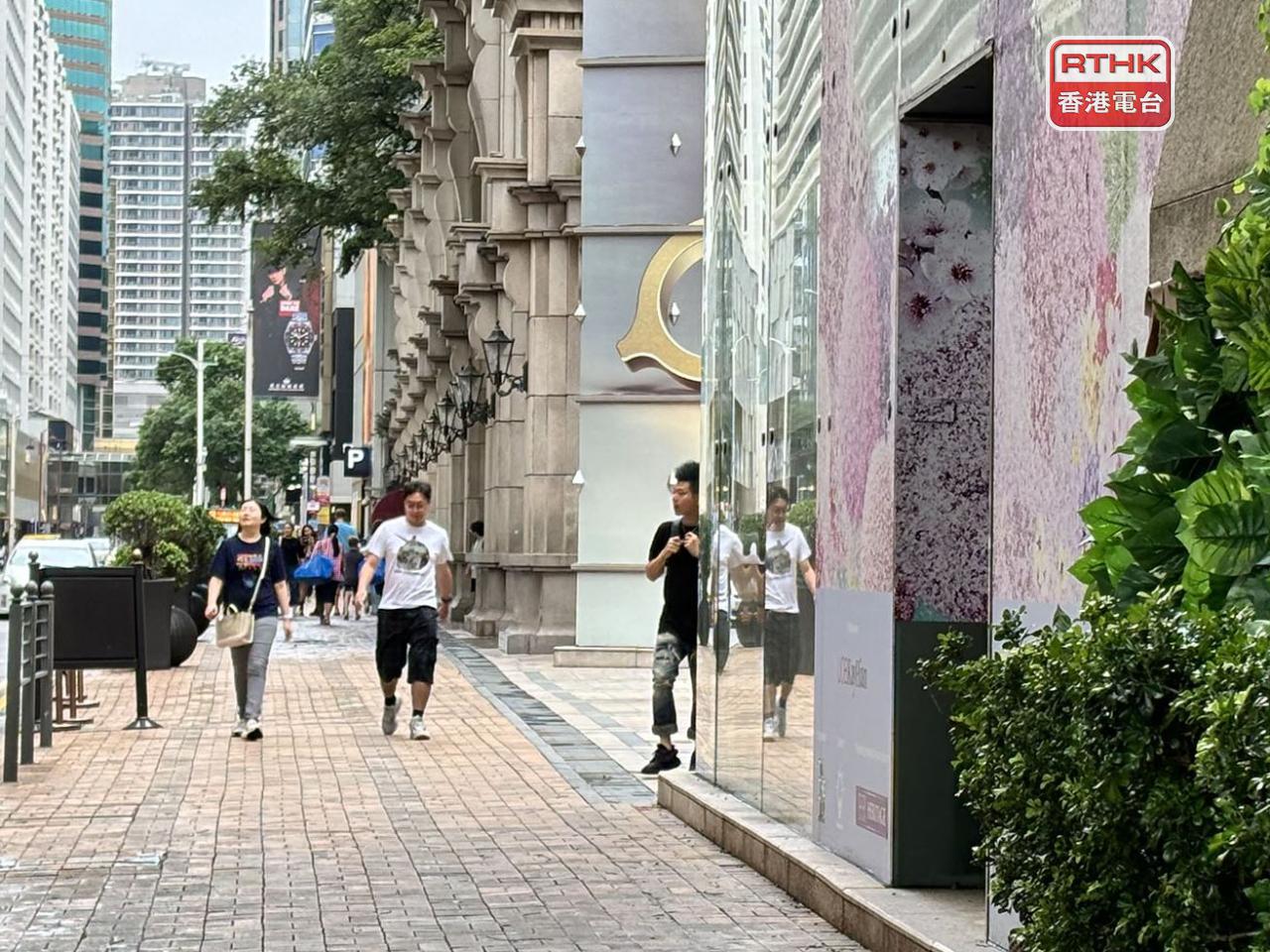 陳茂波稱商舖今年下調幅度較去年收窄很多，認為商舖市場已趨向穩住。（港台圖片）