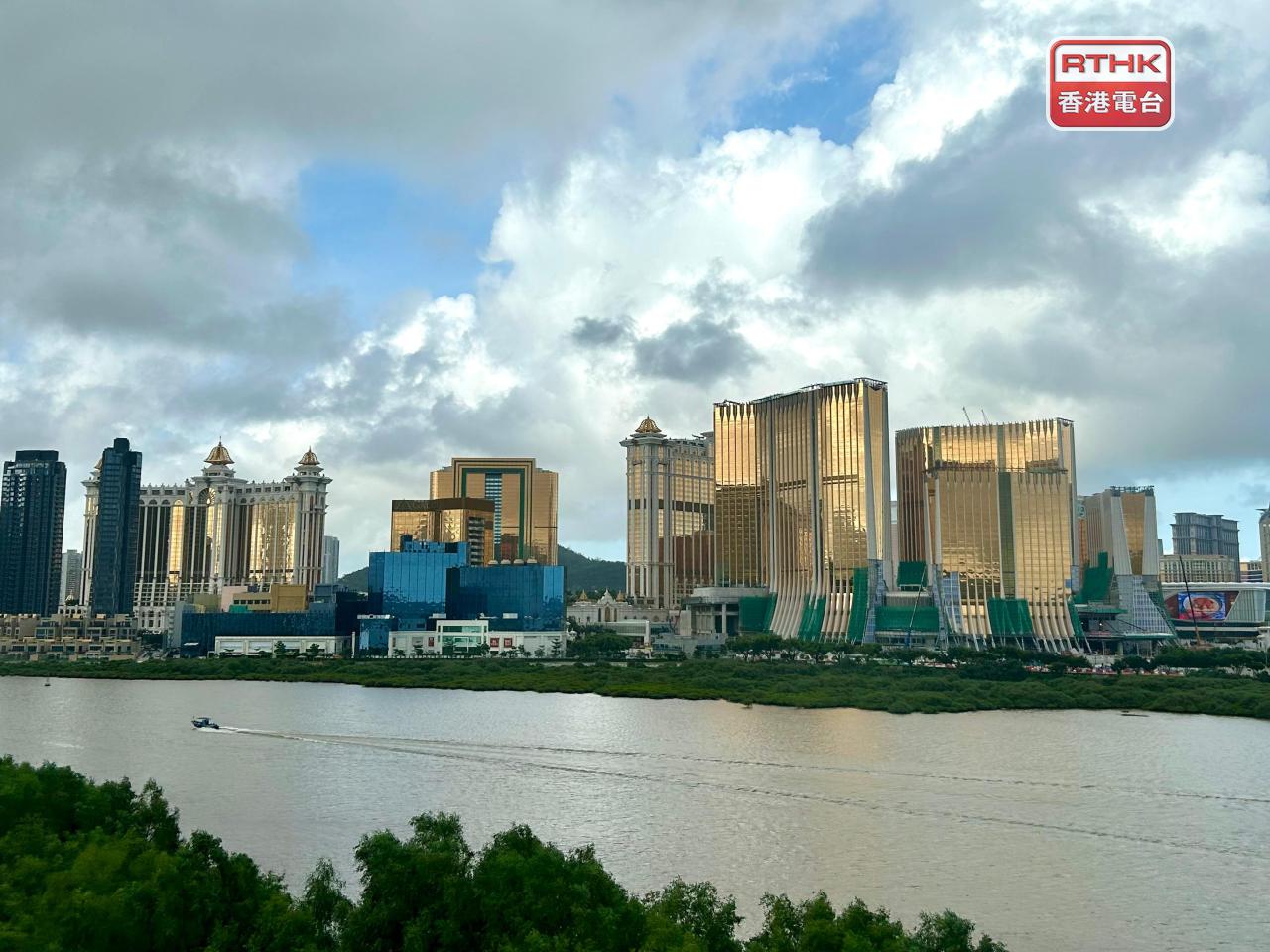 澳門5月博彩收入226.11億澳門元，按年升6.7%，按月升13.7%。（港台圖片）