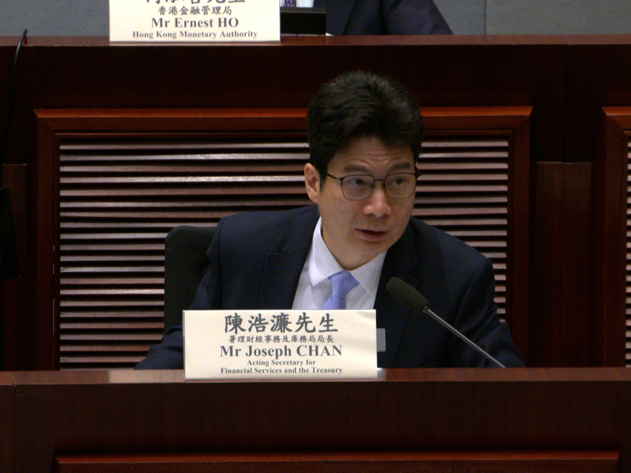 陳浩濂表示，現有13家持牌虛擬資產交易平台，有6家交易平台申請者仍在審批中。