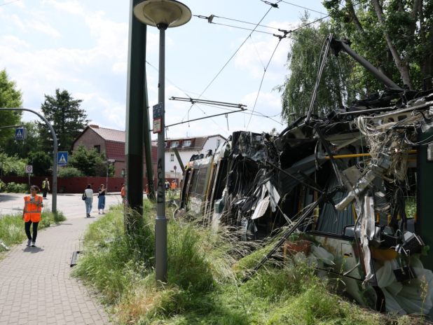德國柏林發生電車出軌事故 最少20人受傷