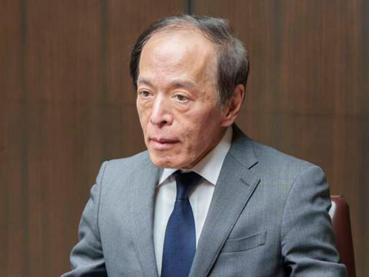 植田和男稱若中東衝突推升通脹超出預期的風險高於對經濟的衝擊，央行需要加息。（日本央行圖片）