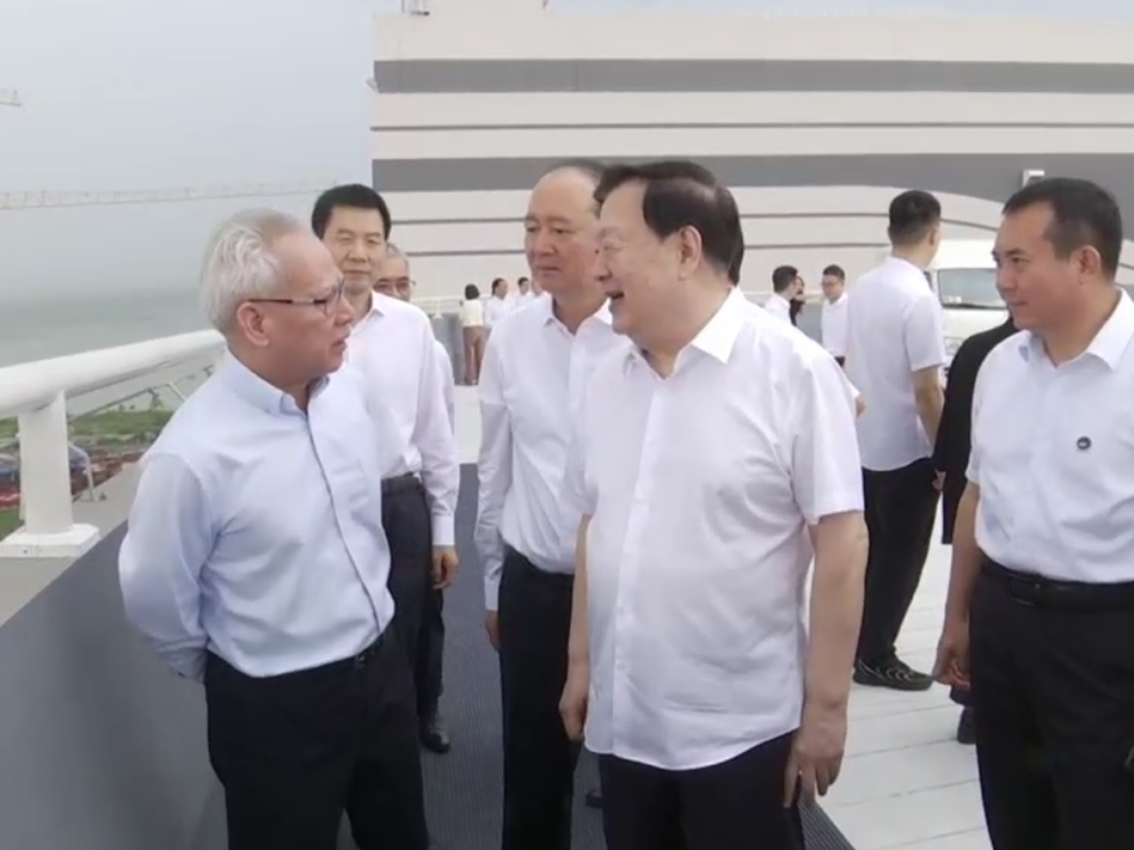 夏寶龍（中）於橫琴粵澳深度合作區、珠海市，圍繞支持香港、澳門主動對接國家「十五五」規劃。