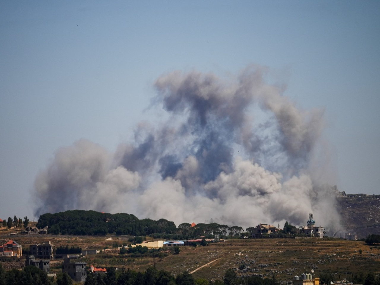 Israeli forces have kept up air strikes on southern Lebanon, despite the latest US-brokered ceasefire agreement between Israel and the Lebanese government. Photo: Reuters