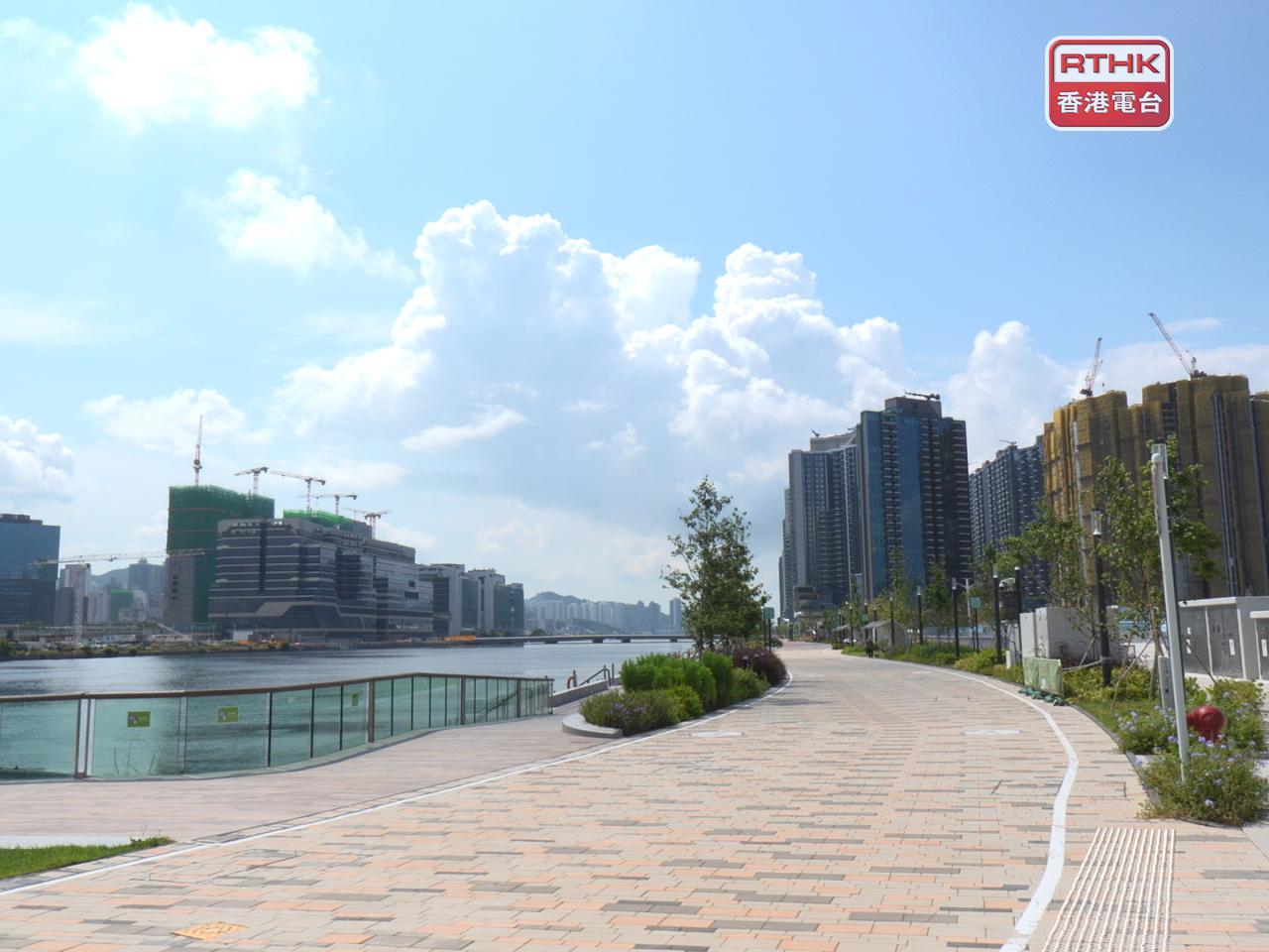 天文台預測本港日間極端酷熱，市區最高氣溫約35度，新界再高一兩度。（港台圖片）