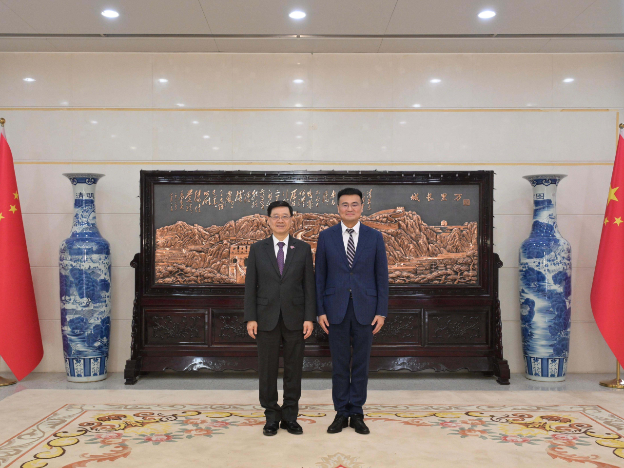 John Lee thanks Chinese Ambassador to Uzbekistan Yu Jun for facilitating his visit. Photo: Information Services Department