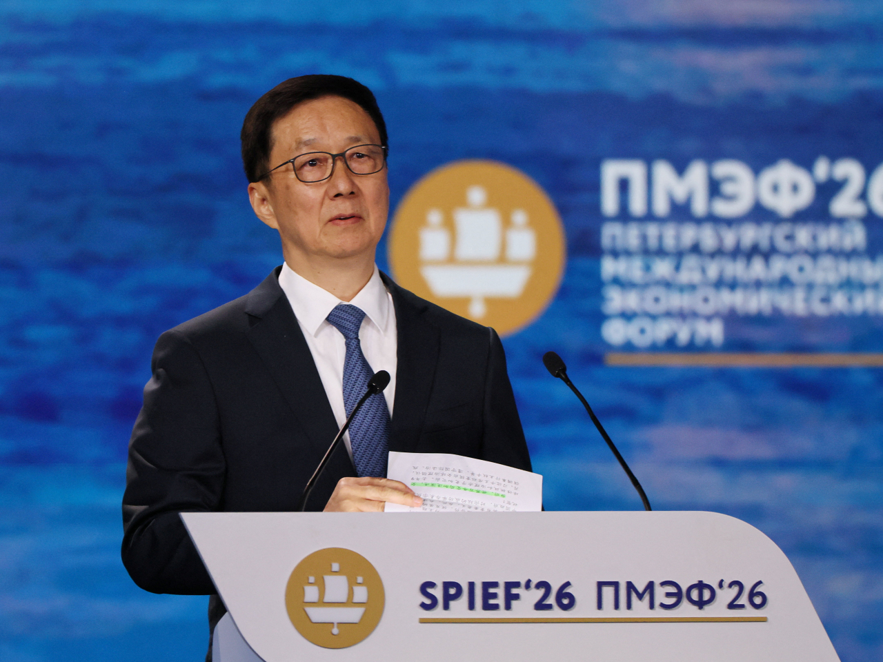 韓正在聖彼得堡國際經濟論壇致辭。（路透社）