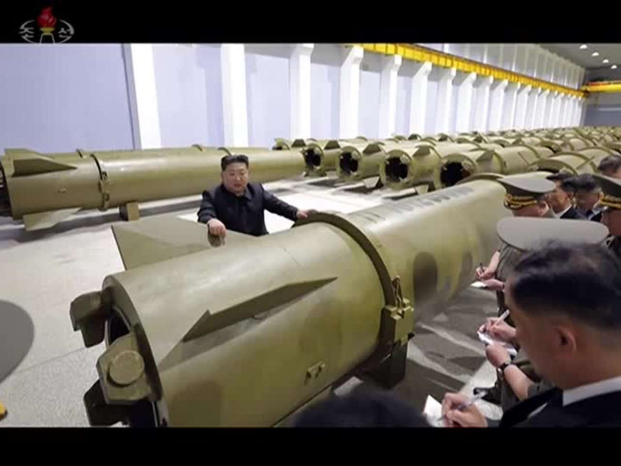 金正恩視察重要軍需企業。（路透社）
