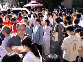 Mainland gaokao kicks off with fewer candidates