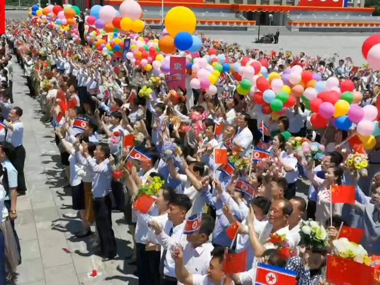 歡迎儀式在金日成廣場舉行。（央視新聞）