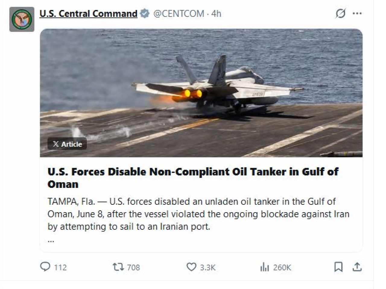 美軍中央司令部表示，星期一在阿曼灣向一艘試圖駛往伊朗港口的空載油輪開火。（美軍中央司令部社交媒體截圖）