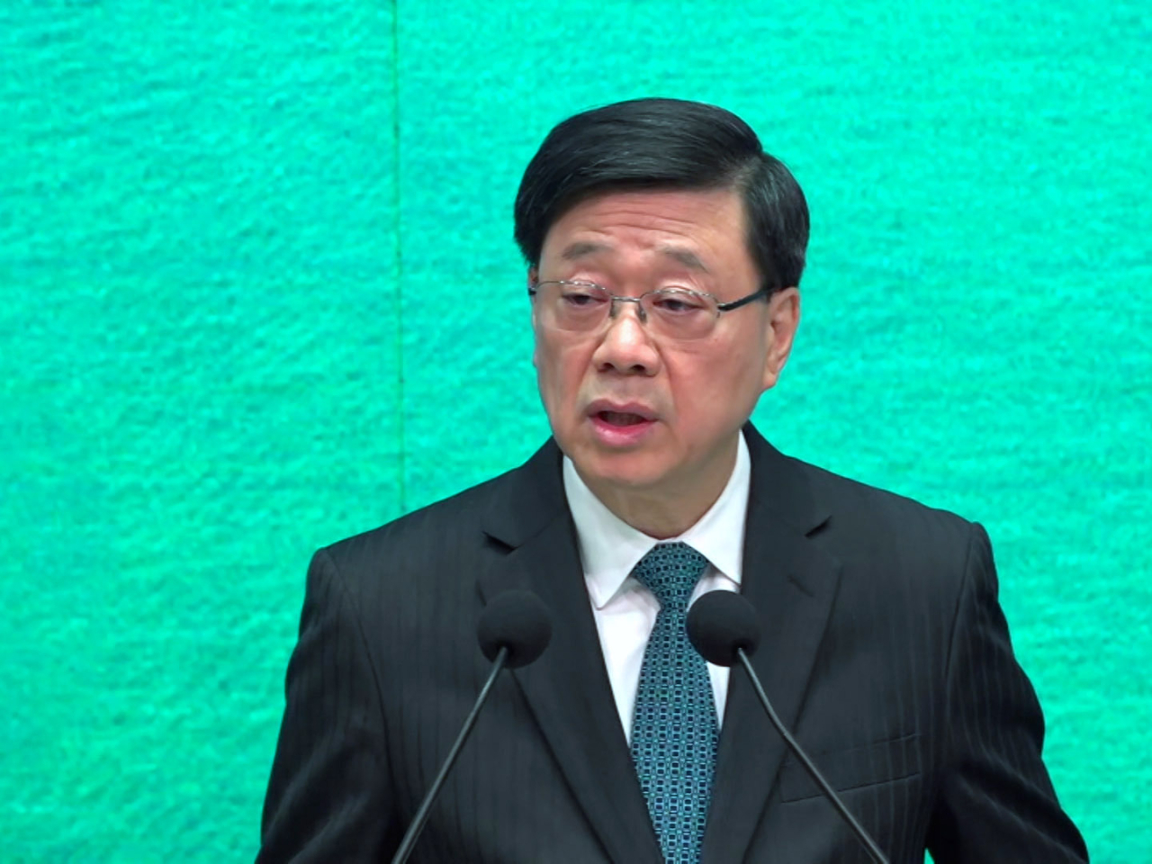 李家超表示，由特首發證明書是適當及嚴謹。（郭志強攝）