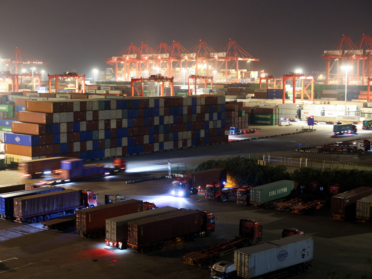Chinese exports rose 13.8 percent in May while imports increased 21.5 percent. File photo: Reuters
