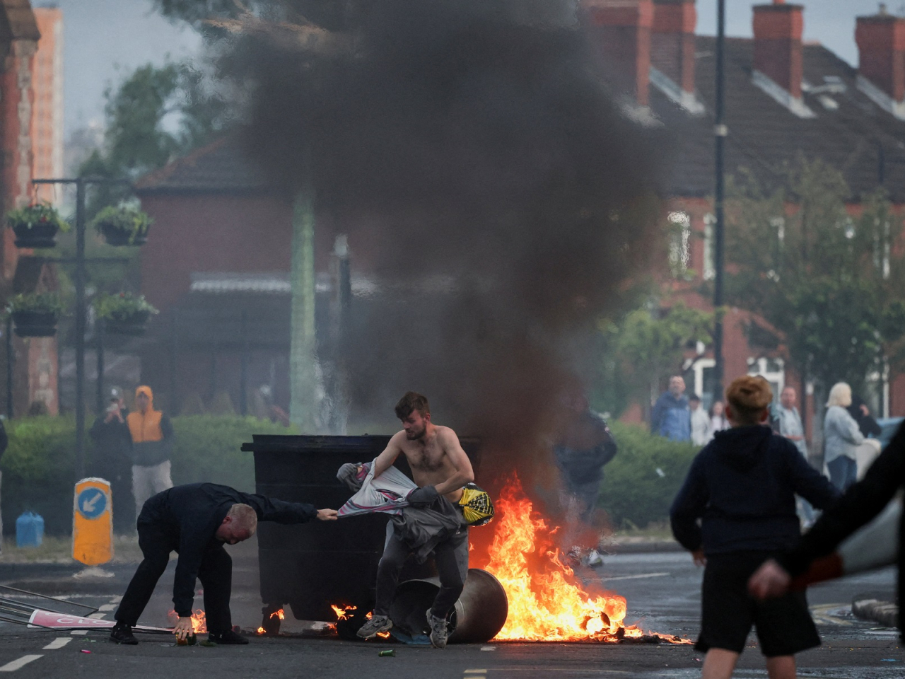 The leaders of Northern Ireland's five main political parties issued a joint statement calling for calm, saying disturbances would only damage their communities. Photo: Reuters