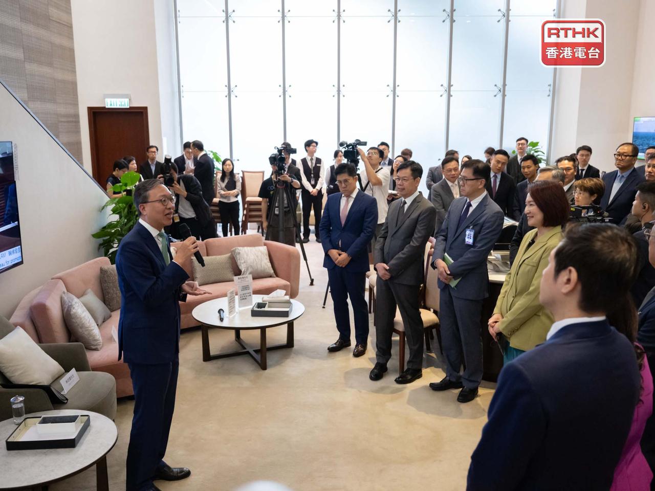 林定國、丘應樺、孫東等多名官員出席。（立法會提供）