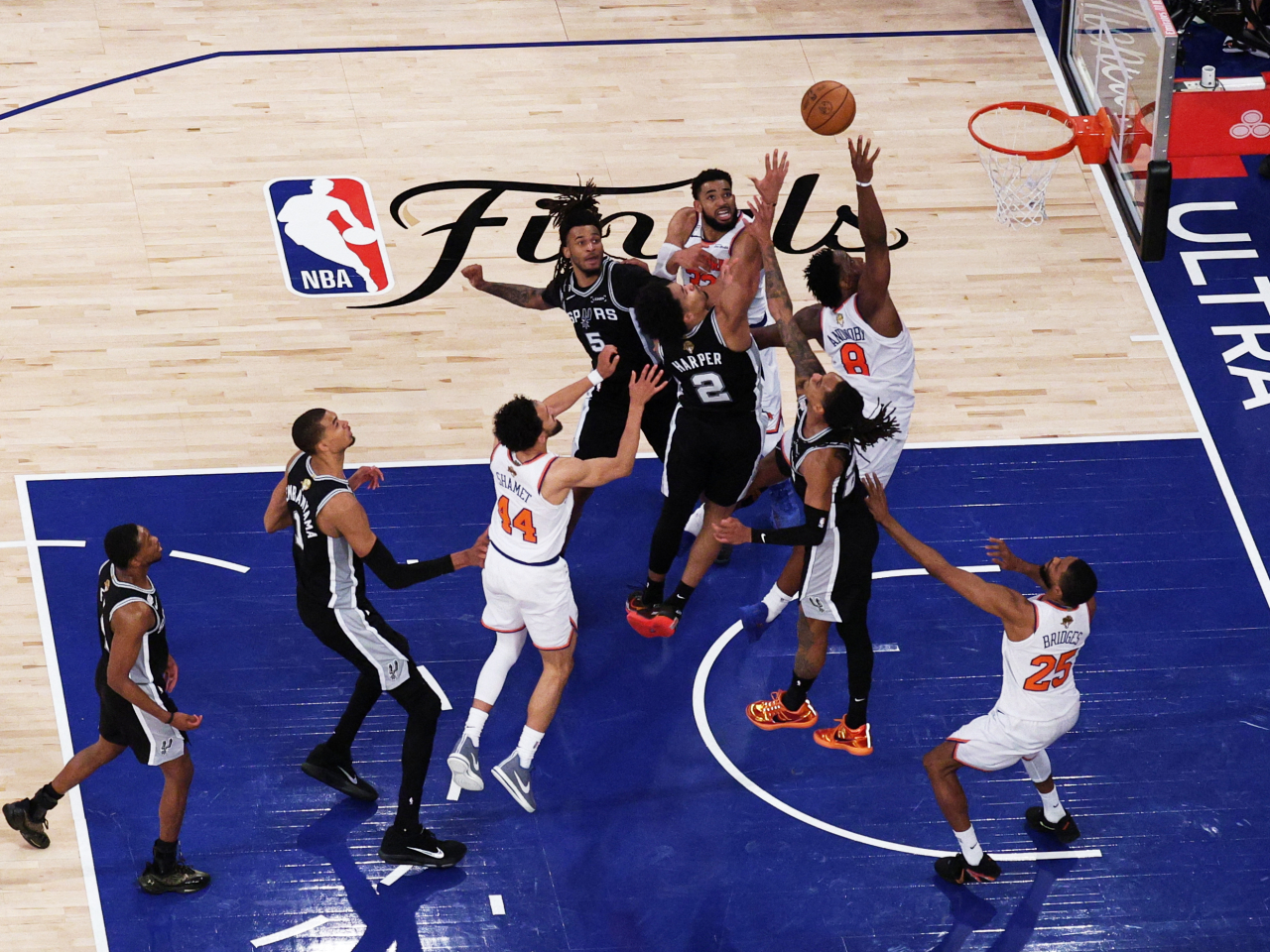 OG Anunoby (8) scored the game-winning basket in the dying seconds to seal New York's epic comeback win. Photo: Reuters