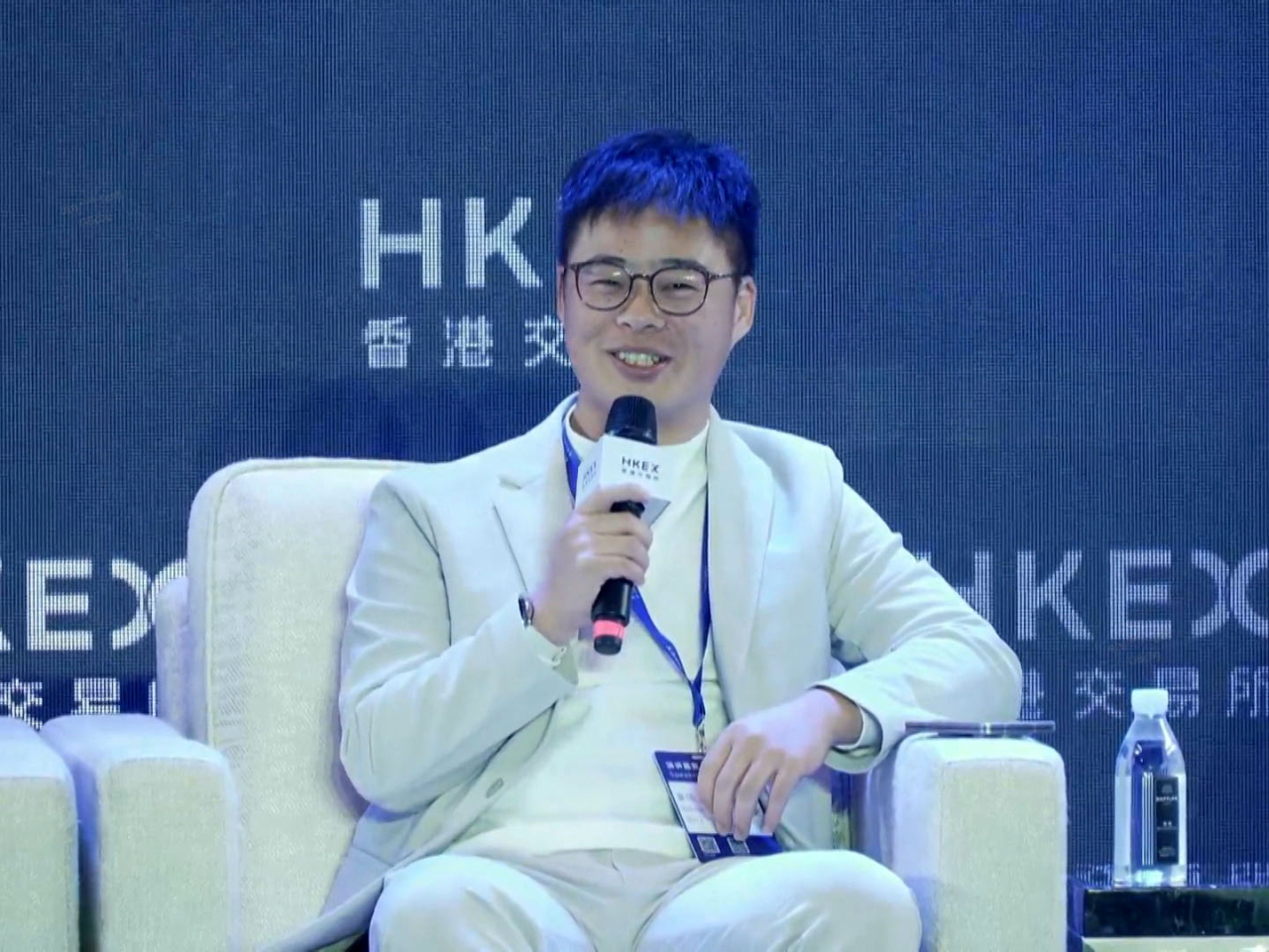 童倜表示，現時人工智能(AI)相關公司估值非常貴，但不會因而不投資。（網上截圖）