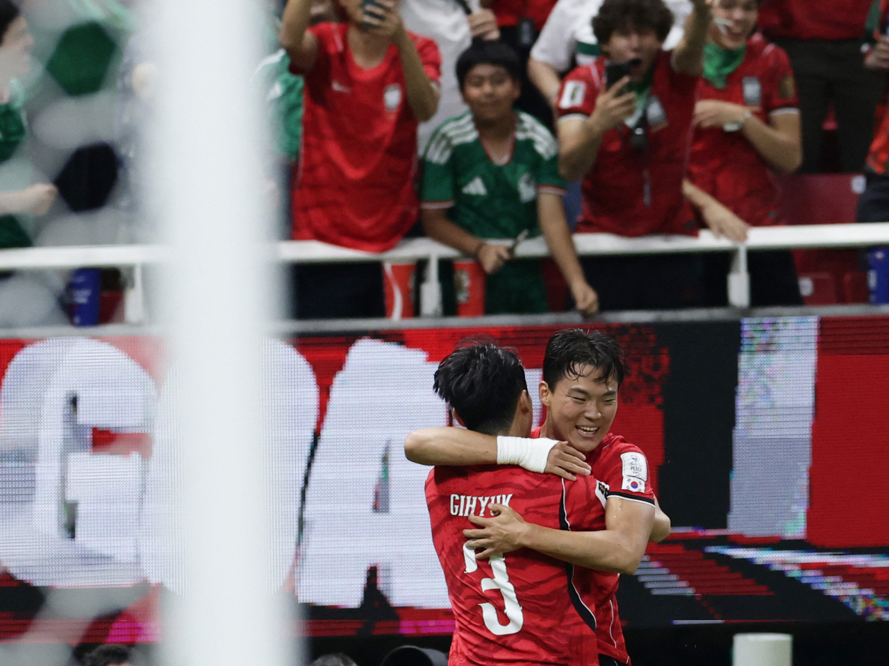The come-from-behind victory leaves South Korea level on points with Mexico in Group A. Photo: Reuters