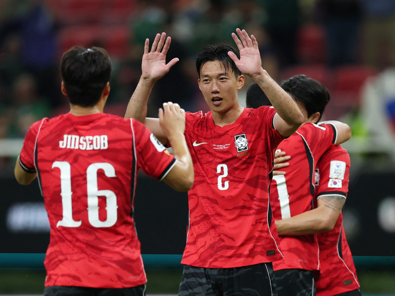 韓國球員在勝出比賽後慶祝。（路透社）