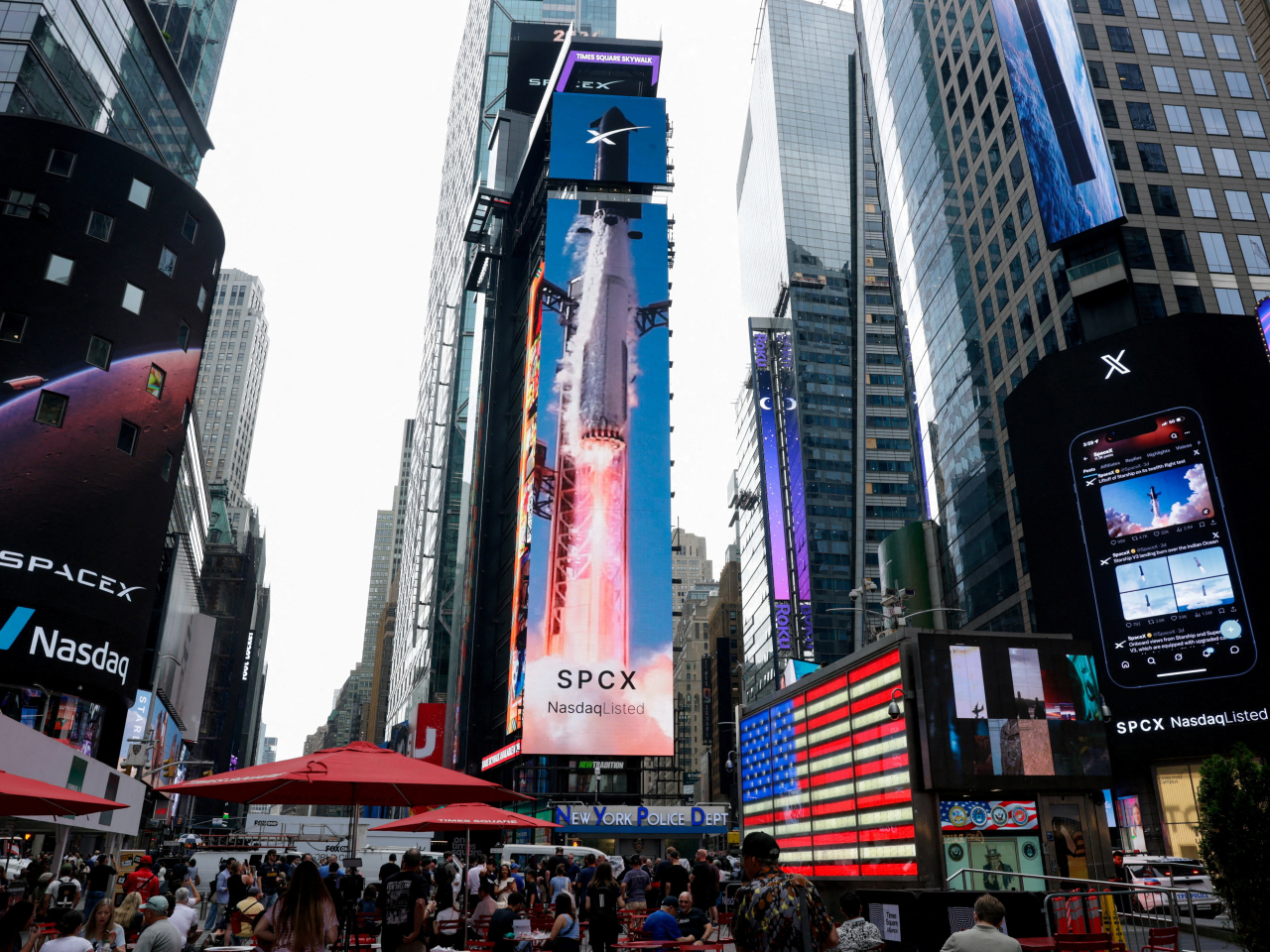 A billboard of SpaceX is pictured in New York City on the day of the company's initial public offering. Photo: Reuters