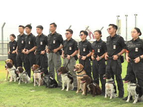 機場保安犬提升處理無人看管行李能力　擔任大使與旅客互動
