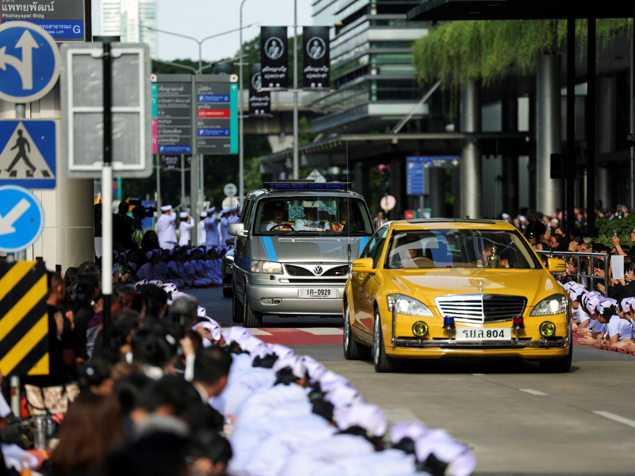 The royal motorcade transfers the body of Thailand's Princess Bajrakitiyabha to the Grand Palace in Bangkok, Thailand. Photo: Reuters