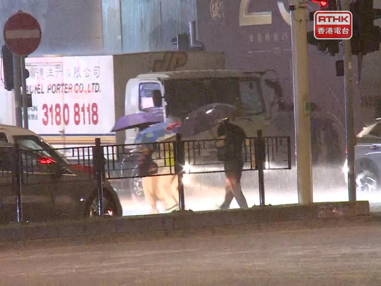 天文台預料今明兩日部分地區雨勢特別大，有機會出現水浸。（張連登攝）