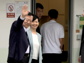 Xia visits light public housing project in Yuen Long
