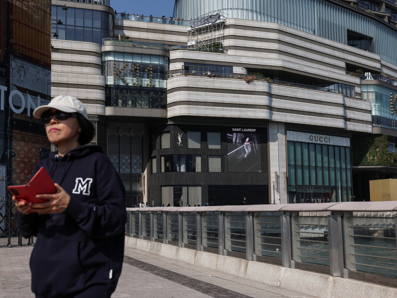 Luohu is expected to see 260,000 crossings a day on average amid an influx into Hong Kong for Dragon Boat Festival. File photo: Reuters