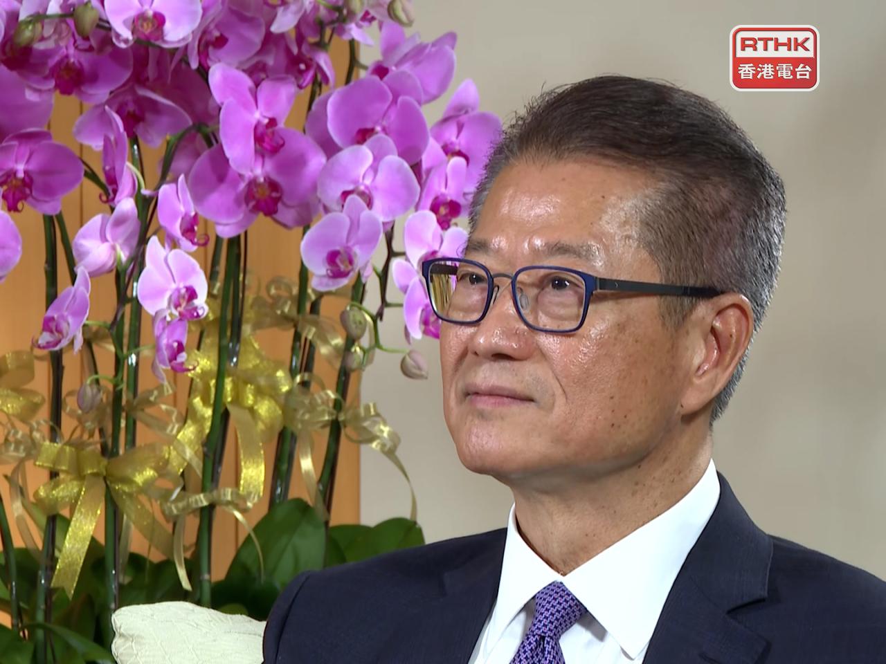 陳茂波明日下午將啓程前赴上海，出席陸家嘴論壇全體大會，並就滬港金融協同發展發表演講。（港台圖片）