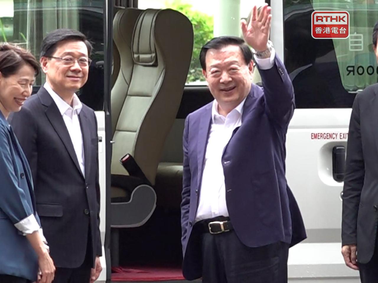 李家超引述夏寶龍總結行程時，給予特區政府四個肯定。（施華駿攝）