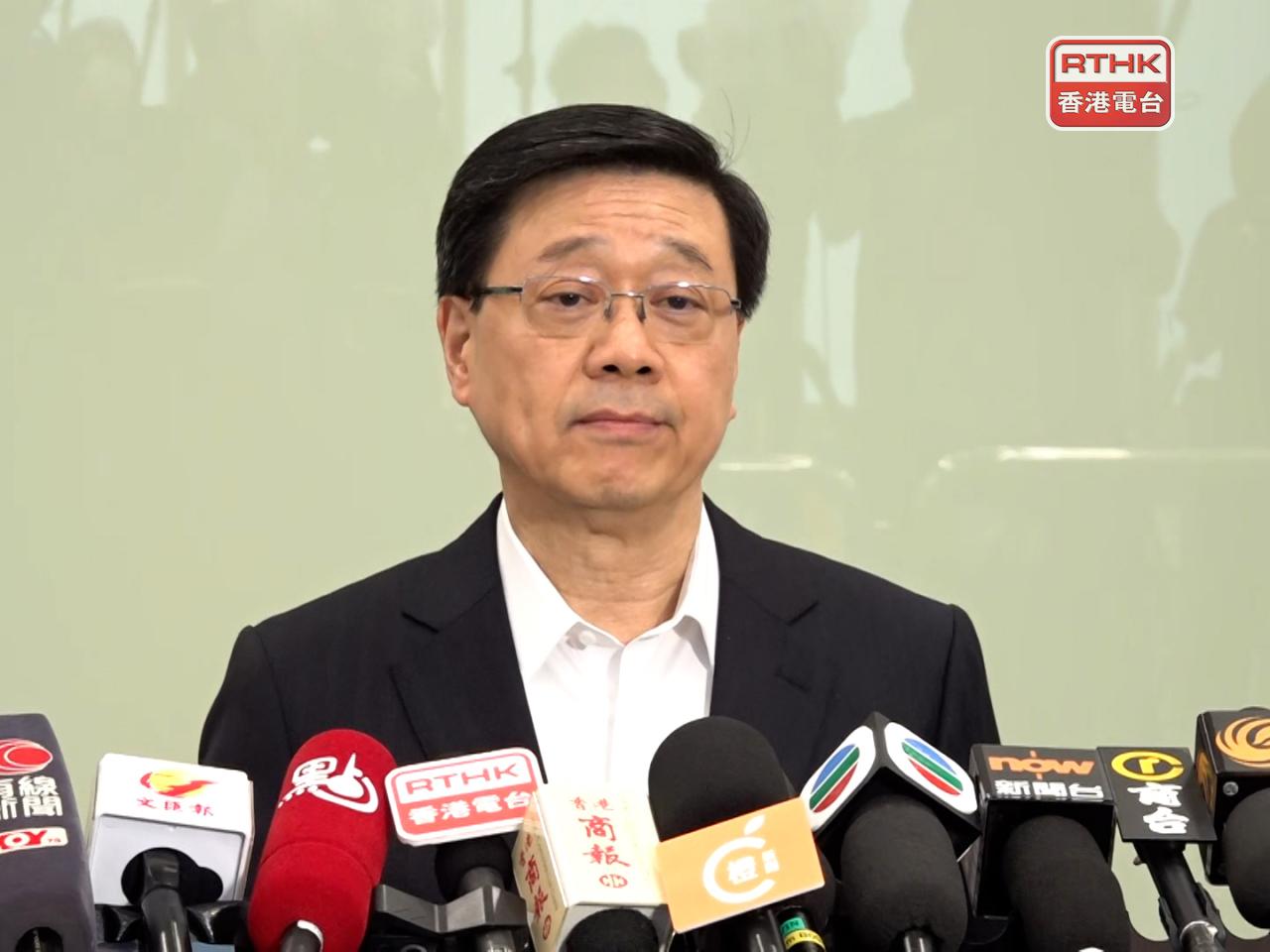 李家超說，他每年發表的《施政報告》都有定下不同績效指標KPI，將來的《施政報告》亦會按香港五年規劃制定指標並交代進展。（施華駿攝）