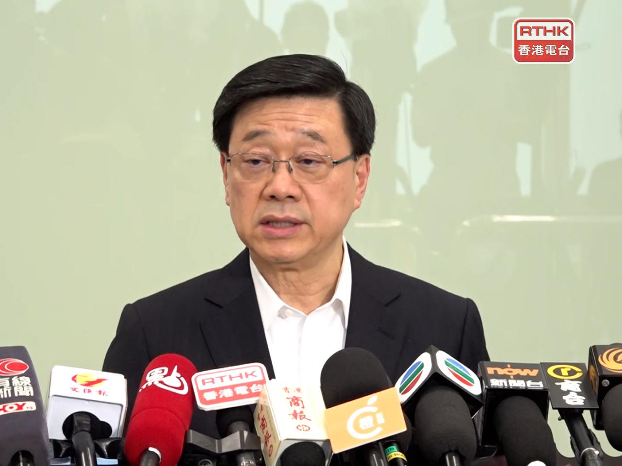 李家超說，目前新皇崗口岸要進行內部裝修，安裝不同運作設備。（施華駿攝）