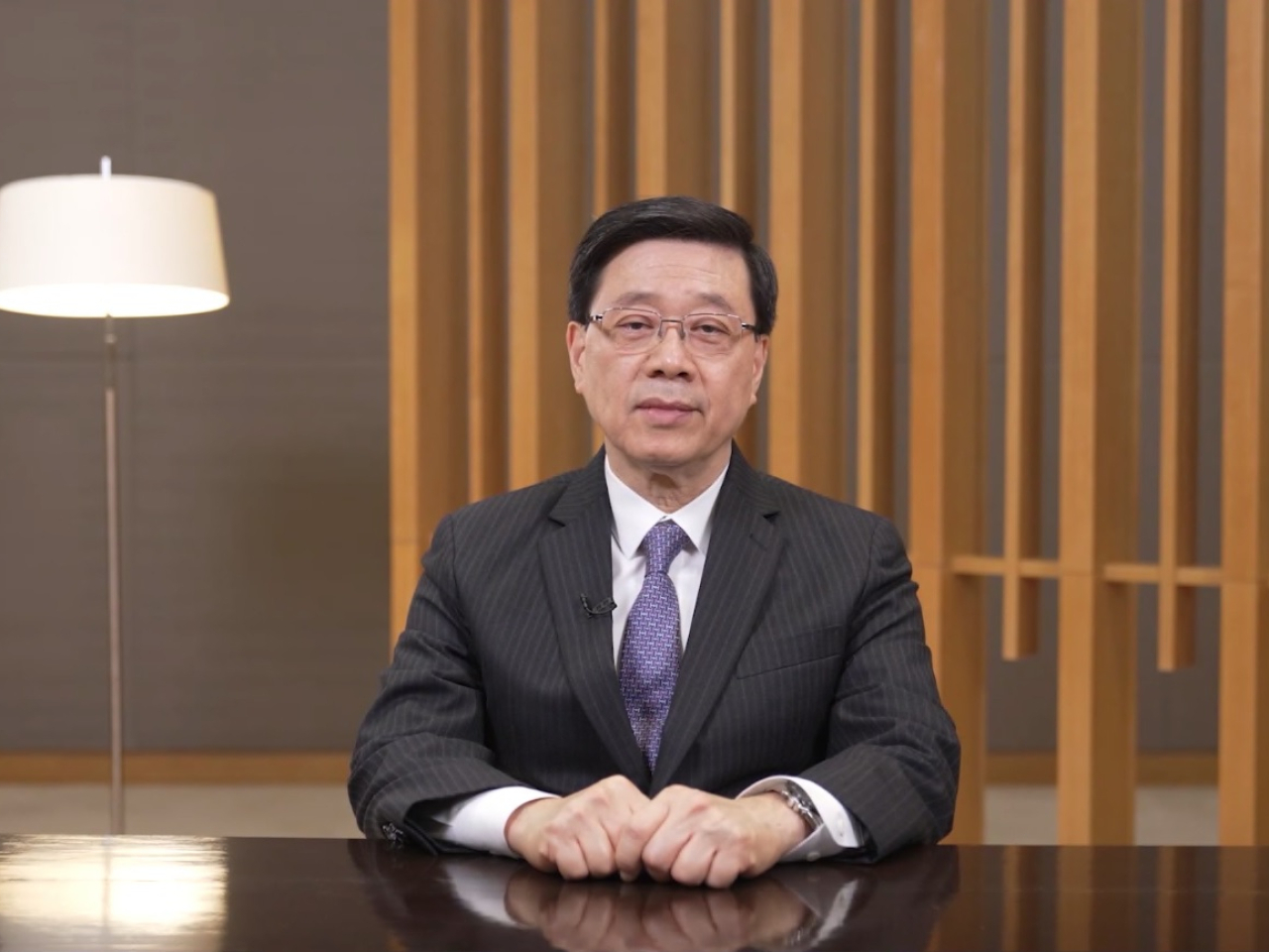 李家超在香港深圳社團總會第七屆會董會就職典禮視像致辭。（政府新聞處）