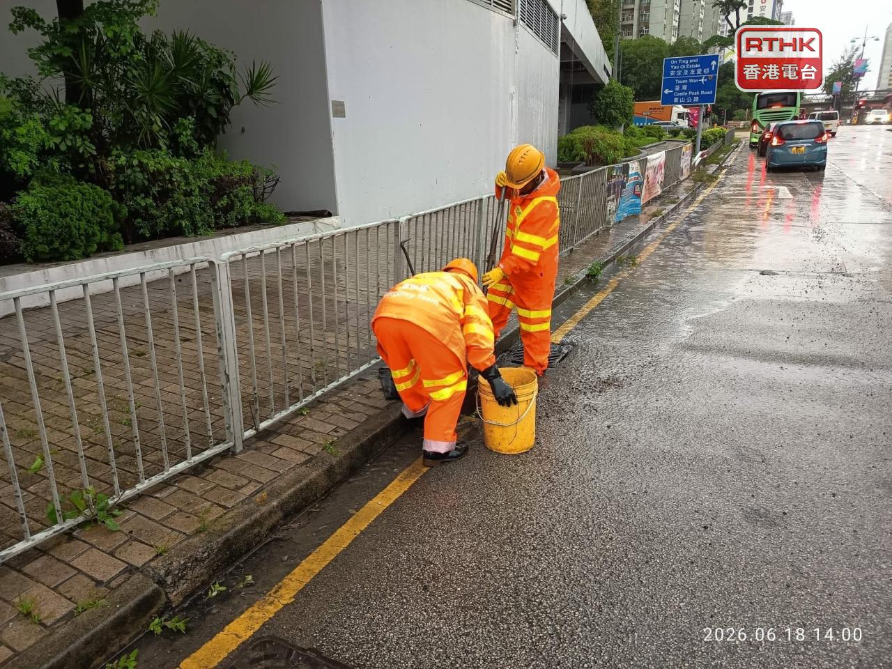 渠務署緊急應變隊伍已於屯門法院完成處理水浸。（渠務署社交網站圖片）