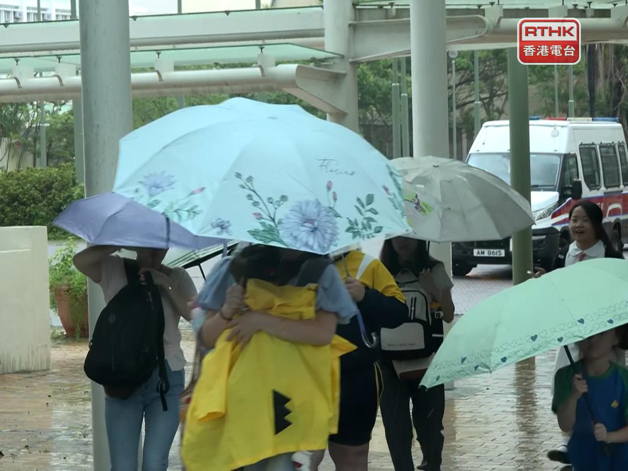 天文台預料未來一兩小時本港的雨勢將會再度增強。（梁禎祥攝）