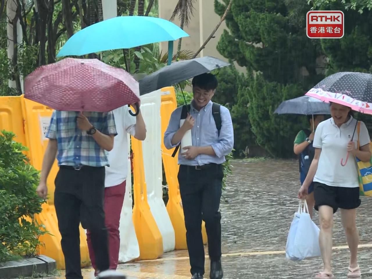 天文台說，要提前數小時、甚至一日以預測哪個位置或時間受暴雨影響，仍屬現今氣象界一大挑戰。（梁禎祥攝）
