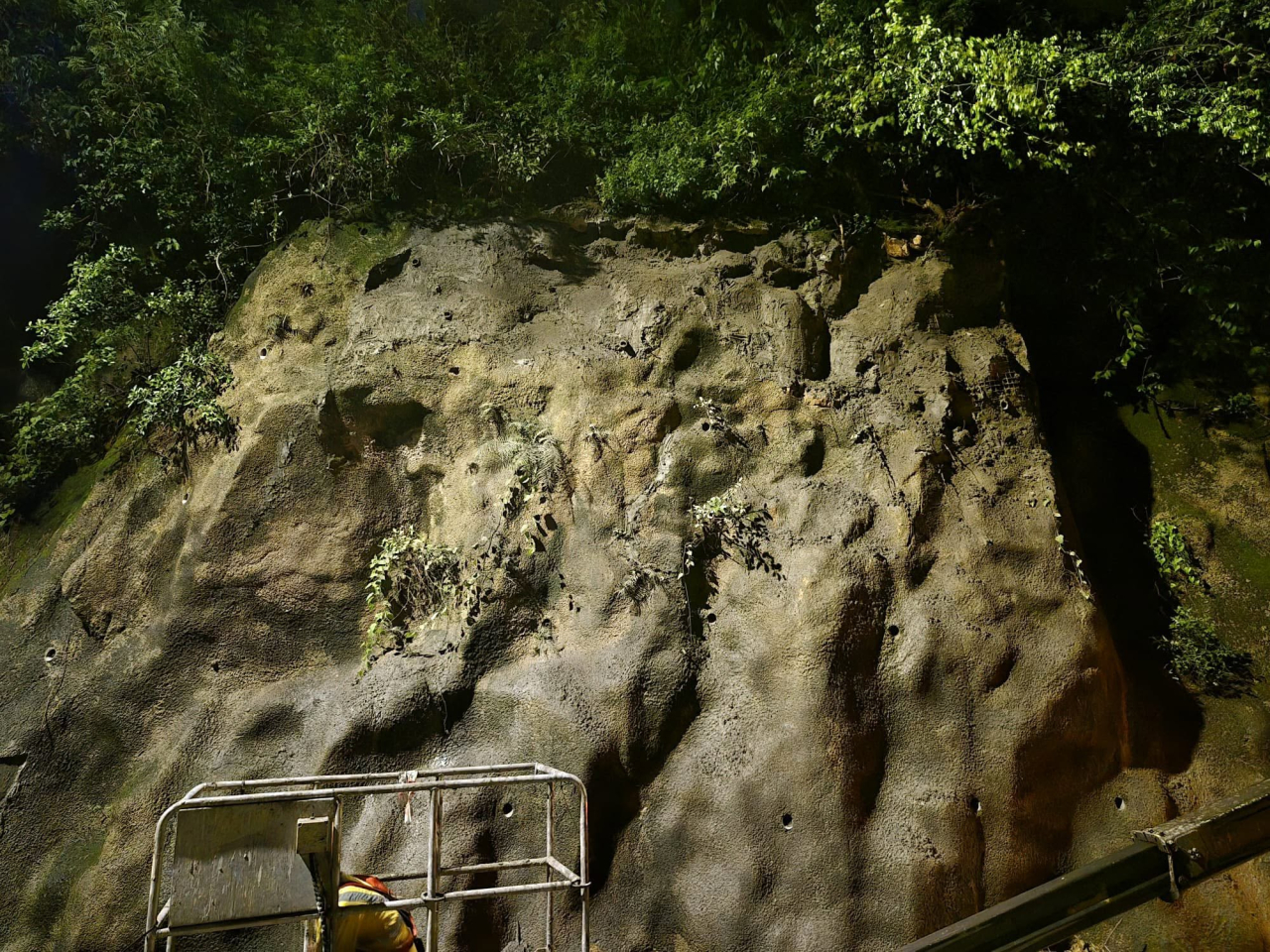 早前受山泥傾瀉影響需要臨時封閉的大潭道，已完成緊急復修工程。（土力工程處社交網站圖片）