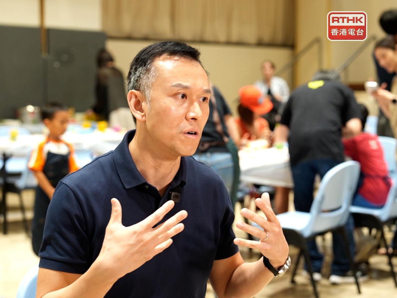陳海勁指有需要協助外來人士加深認識本地市民和文化，擴大生活圈子，讓他們融入社區，在香港安居樂業。（游樹榮攝）