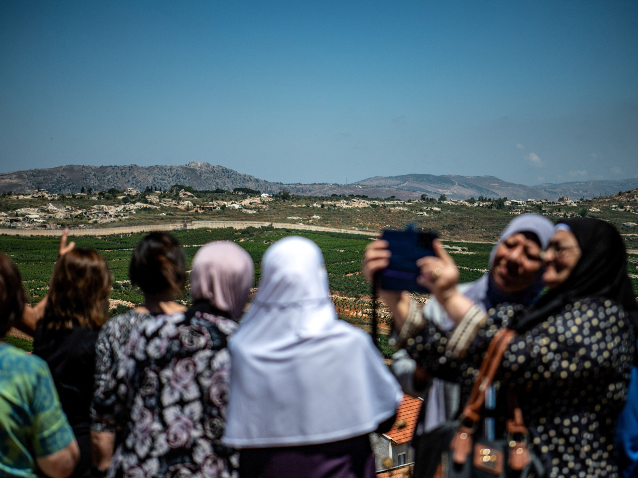 A group of Israelis get a closer look at Lebanon where ongoing fighting is putting at risk the interim US-Iran deal. Photo: Reuters