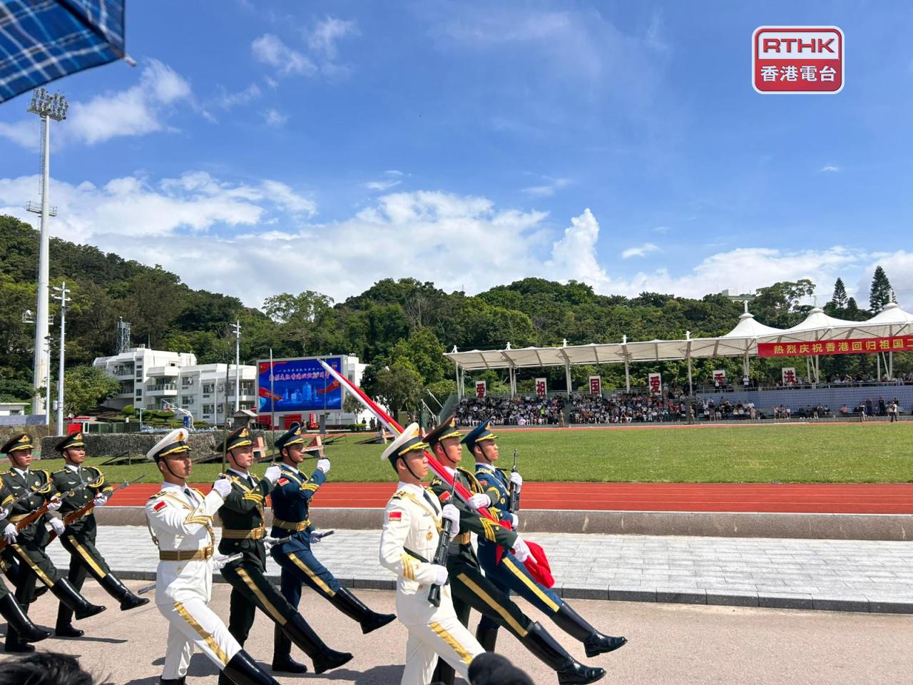 開放日活動內容包括，升國旗儀式、軍樂隊列陣、裝備展示、軍事訓練、軍營食品品嘗等。（林漢山攝）