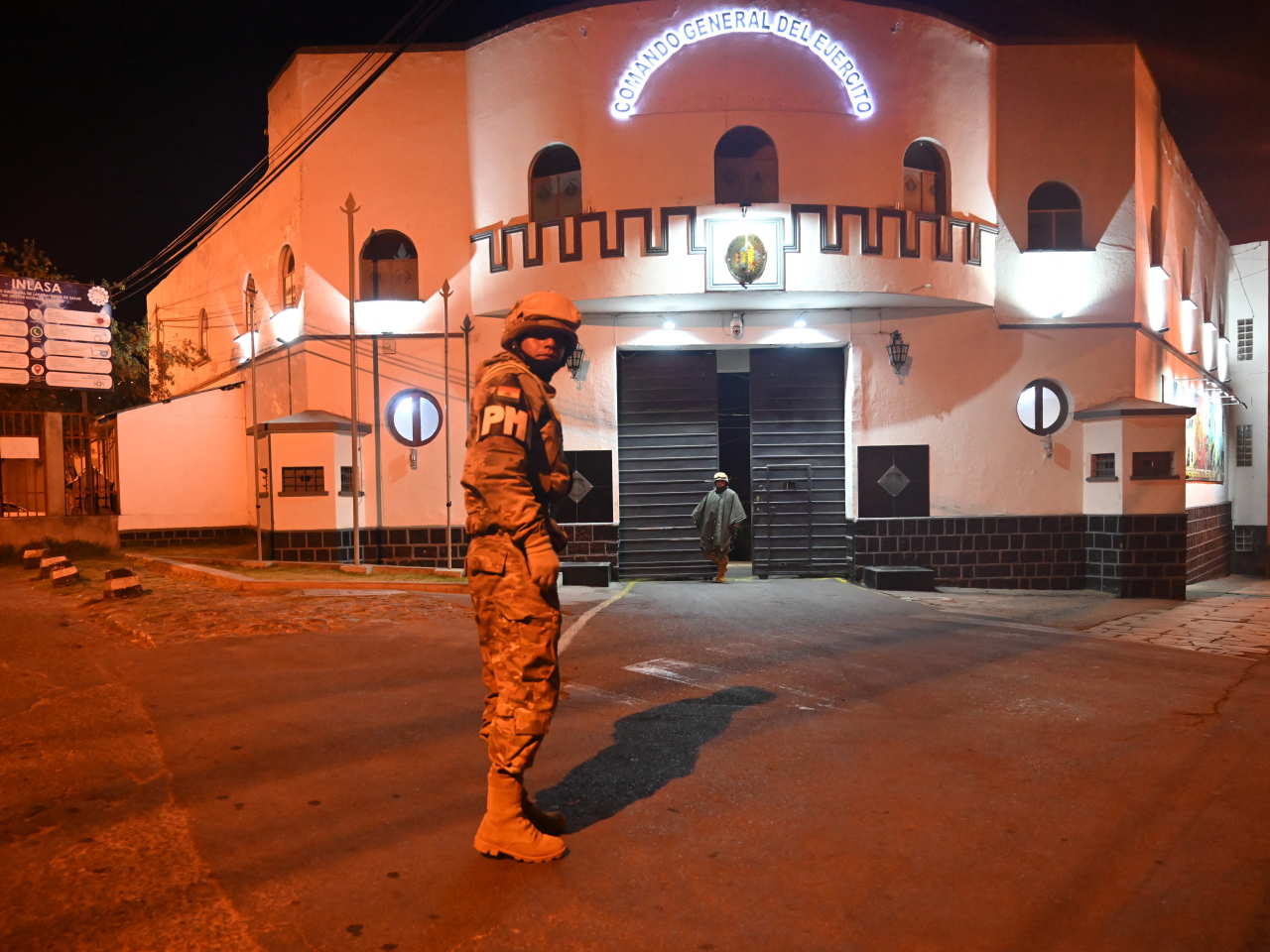 A soldier keeps an eye out for trouble near the headquarters of Bolivia's military in La Paz. Photo: Reuters