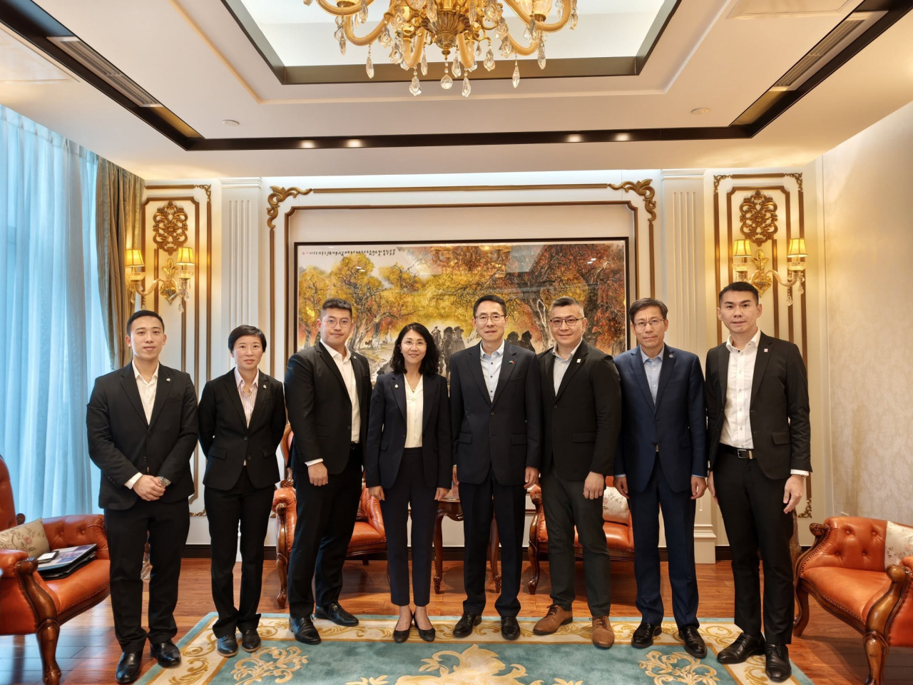 代表團到訪哈薩克，出席由哈薩克公務員事務署與哈薩克總統下屬公共行政學院合辦的論壇。（警方社交網頁圖片）