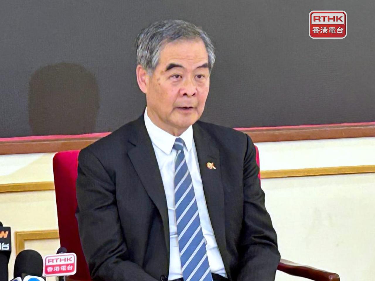 梁振英相信未來金融、貿易、科技及航運，可以撐起香港的經濟發展。（港台圖片）