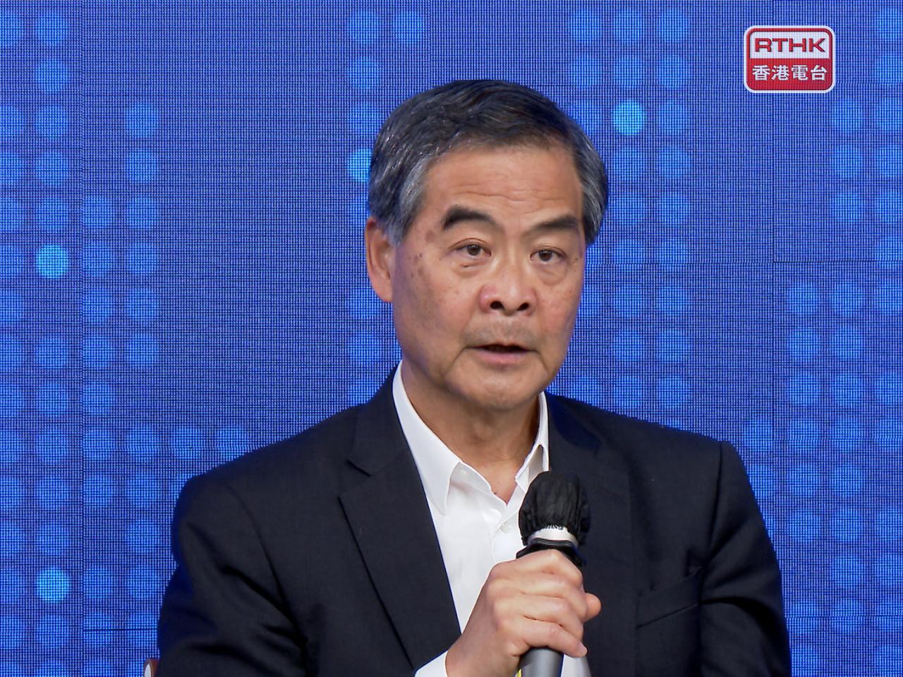 梁振英建議香港大力發展與海事、航天相關法律，並接受委託發射衛星、管理衛星的業務。（港台圖片）